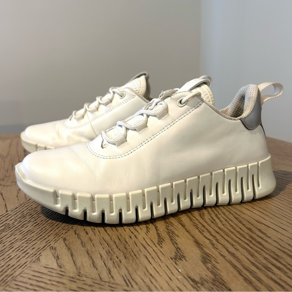 ECCO Gruuv Leather Sneaker Womens SZ 38  7/ 7.5 Off White Athleisure Sport Shoes